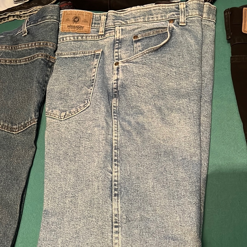 Mens Wranglers - Faded Blue - Regular Fit - Size 42 x 30